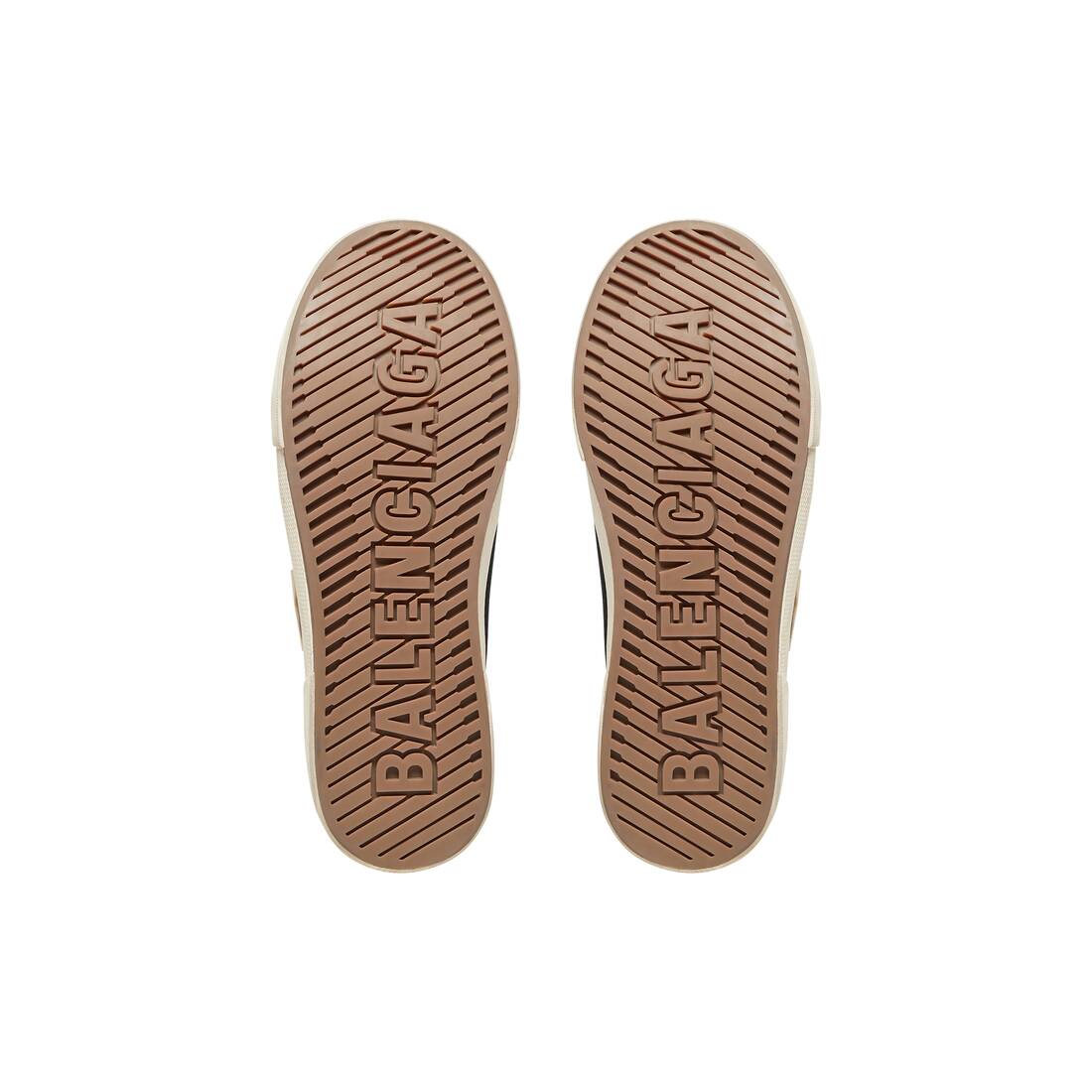 Men’s Paris Low Top Sneaker in Black - Image 7